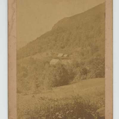 Barrett Farm and Maiden's Cliff