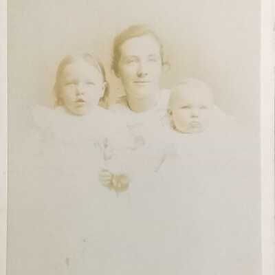Young Doris, with Bertha and Hilda