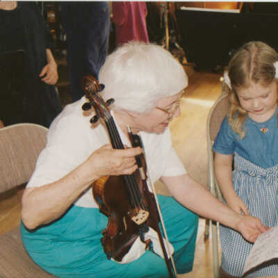 Children's Concert – "pettting zoo" after performance: PH–0531