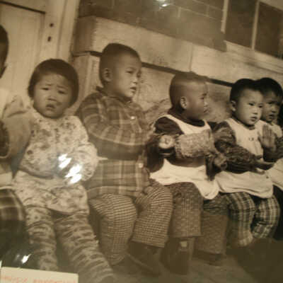 China: Applauding Visitors, 1976