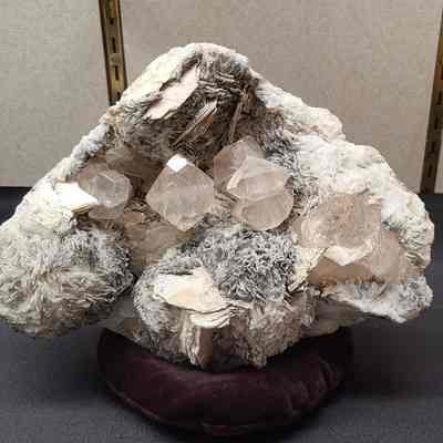 Topaz / Clevelandite / Quartz