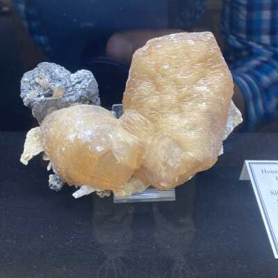 Calcite (Honey Calcite)