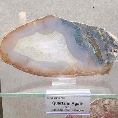 Quartz in Agate