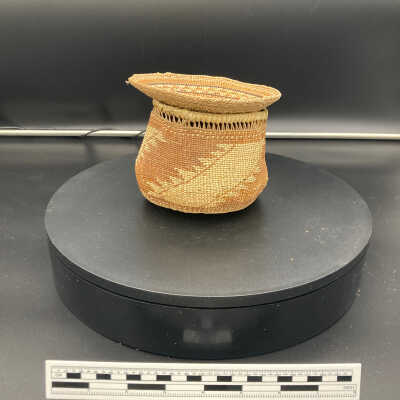 Basket with lid