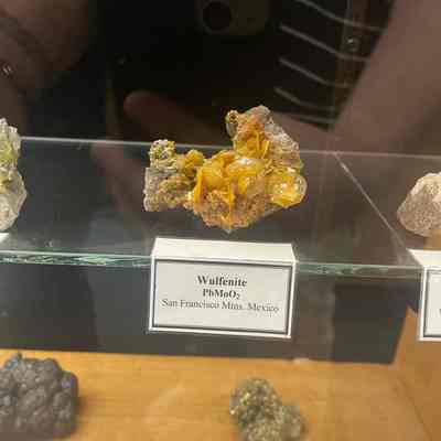 Wulfenite