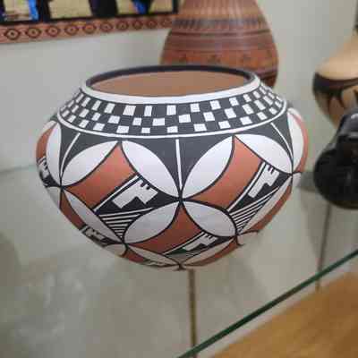 Bichrome Pot