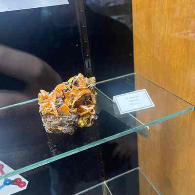 Wulfenite
