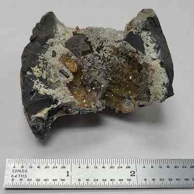 Quartz in Siderite