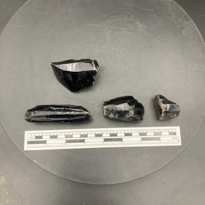 Polyhedral prismatic obsidian cores