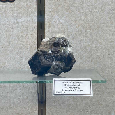 Garnet var. Almandine