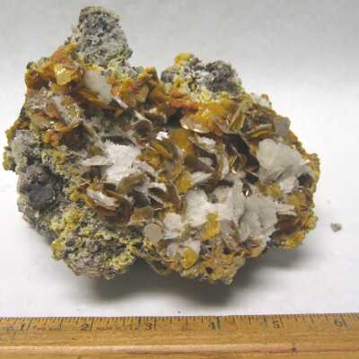 Wulfenite / Mimetite / Barite