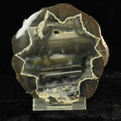 Quartz var. agate