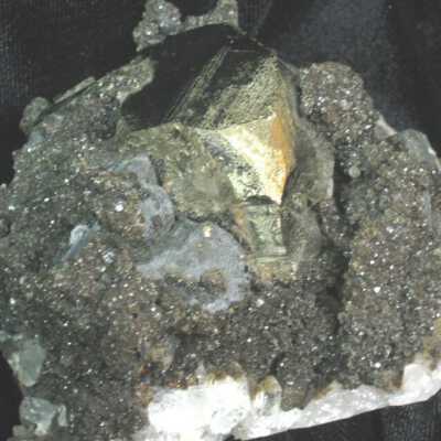 Pyrite/Quartz/Hubeite