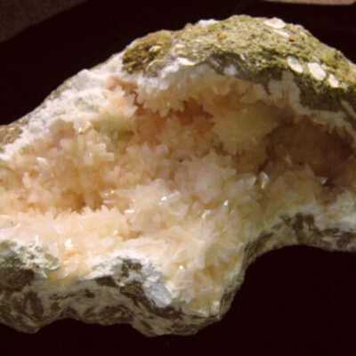 Hevlunclite