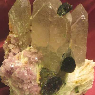 Quartz-Lepidolite-Elgaite-Alg