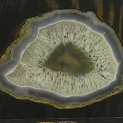 Quartz var. agate