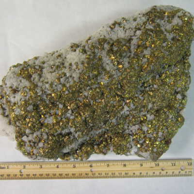 Chalcopyrite / Calcite