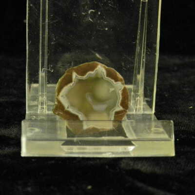 Quartz var. agate
