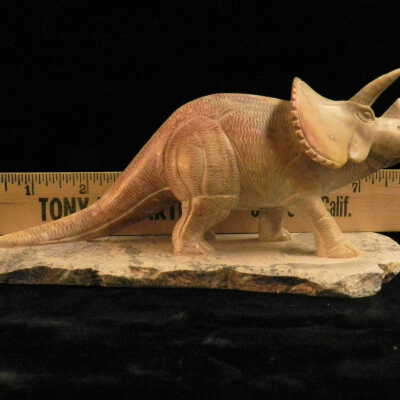 Dinosaur (carving)