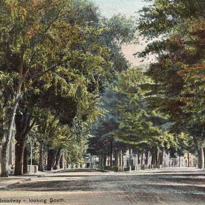 Norwich, CT Broadway Street Looking South Postcard