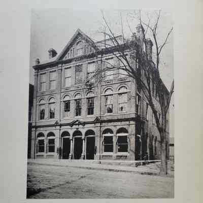 Photo caption reads: UNITED BANK BUILDING. Erected 1884 on the North side of Main St.
