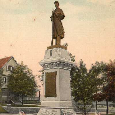 Postcard: Solders' Monument, Putnam, Conn