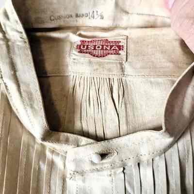 Label along with size stamped in collar.