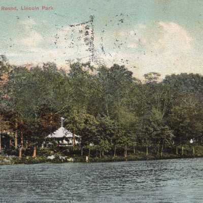 Merry Go Round in Lincoln Park, Norwich CT Postcard