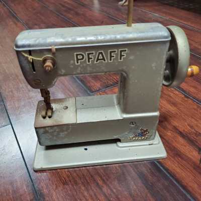 Toy Pfaff Sewing Machine