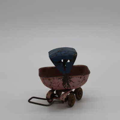 Example of the mobility of the carriage hood and axels