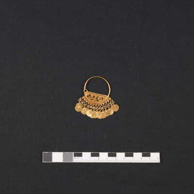 Shnaf mhaddab (Gold nose ring) شناف مهدّب (حلق أنف)