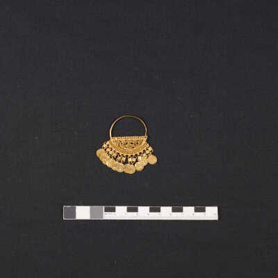 Shnaf mhaddab (Gold nose ring) شناف مهدّب (حلق أنف)