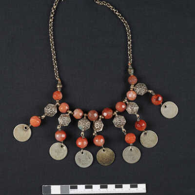 necklace عقد