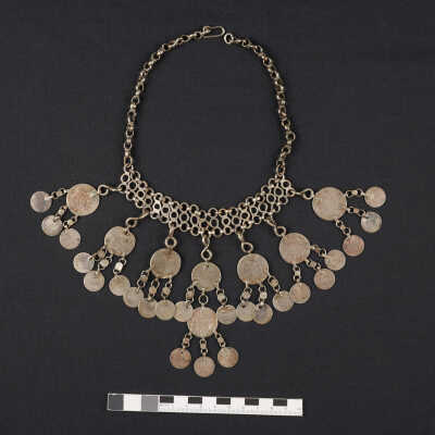 necklace عقد