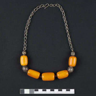Amber necklaceعقد عنبر