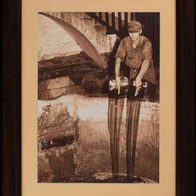 سكب الزيت Pouring Oil