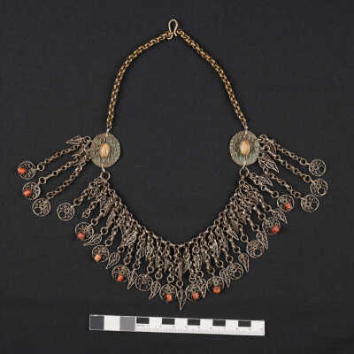 necklace عقد