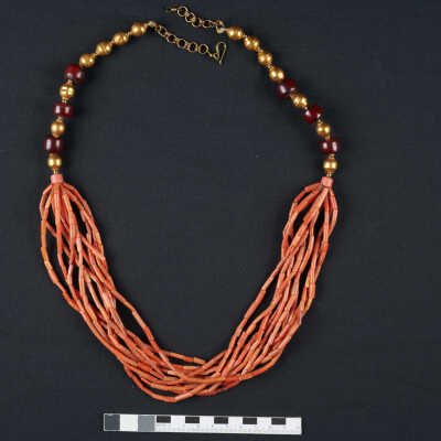 Coral necklace عقد مرجان