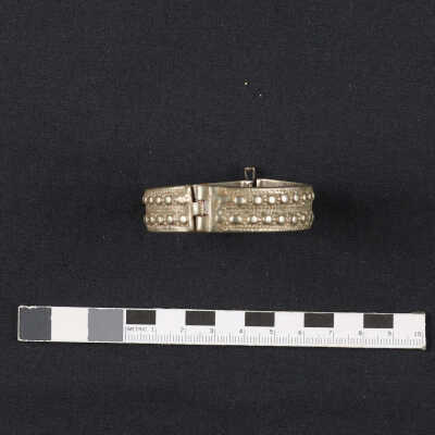 Habbayat bracelet إسورة حبِّيَّات