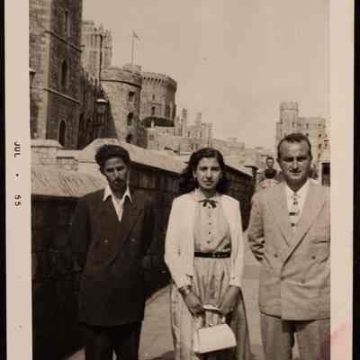 صورة فاطمة المحب وزميلين