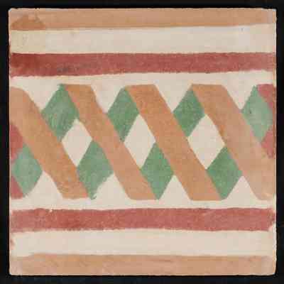 The Braided Tile بلاطة المجدولة