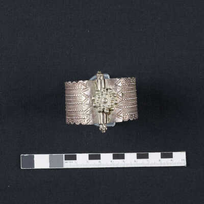 Habbayat bracelet إسورة حبِّيَّات