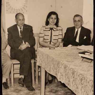 صورة فاطمة المحب برفقة اخرين
