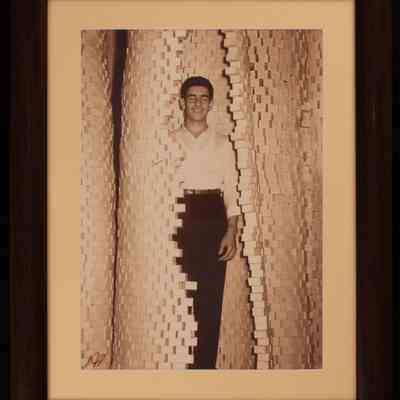 رجل في إحدى التنانير Man Inside One of the Tananeer