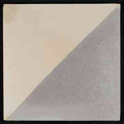 The Line Tile بلاطة الحز