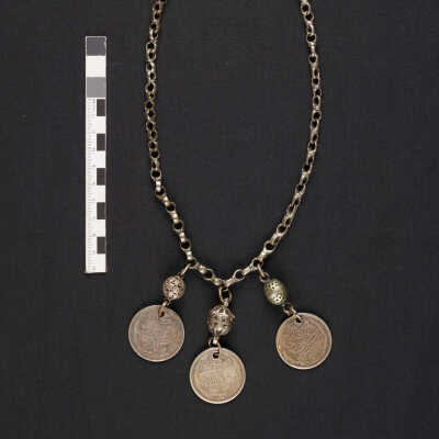necklace عقد
