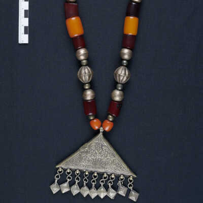necklace عقد