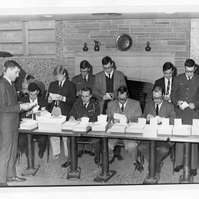 Students sending cards to soldiers in Vietnam?