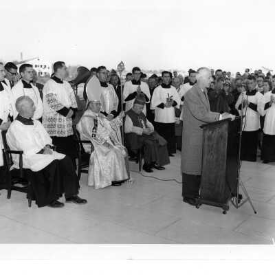 Bellarmine dedication with J. Joseph Bluett, S.J., Papal Nuncio, Bishop McShea, Dr. Daniel Dougherty, and others.
