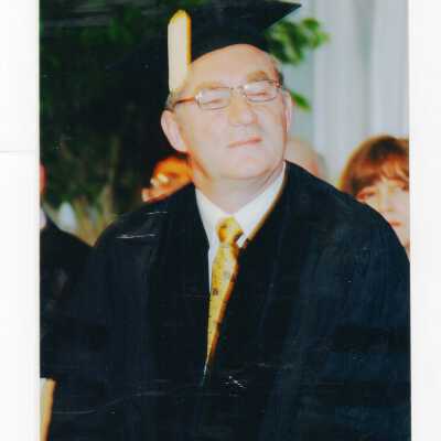 Honorary degree recipient (?), possibly Joe Walsh (?) during 1999 graduation/commencement.